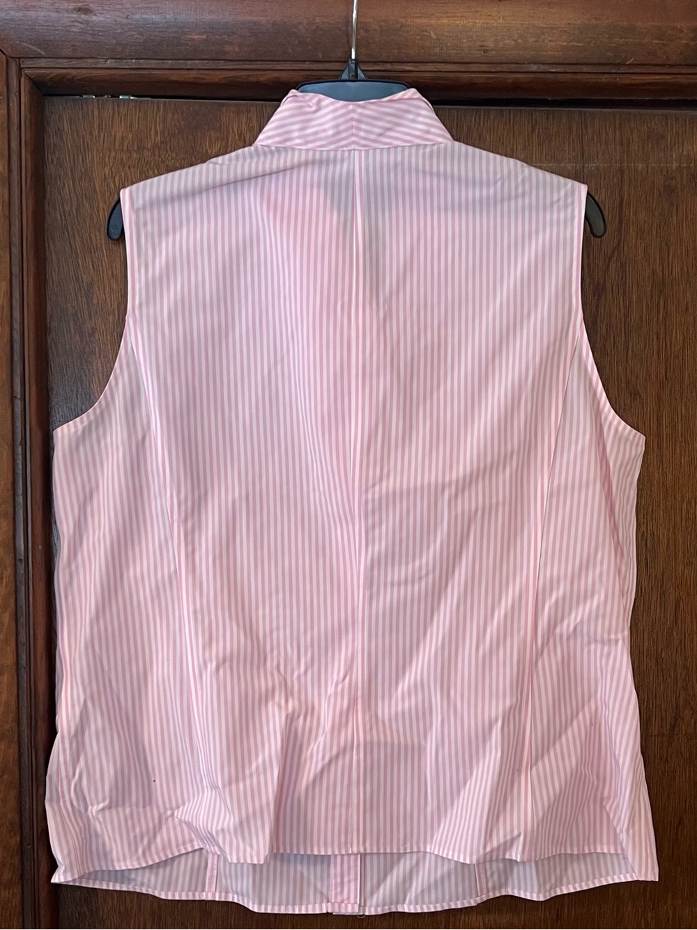 Jones New York Size 16 Non-Iron Pink and White Striped Sleeveless Button Blouse - Picture 3 of 4